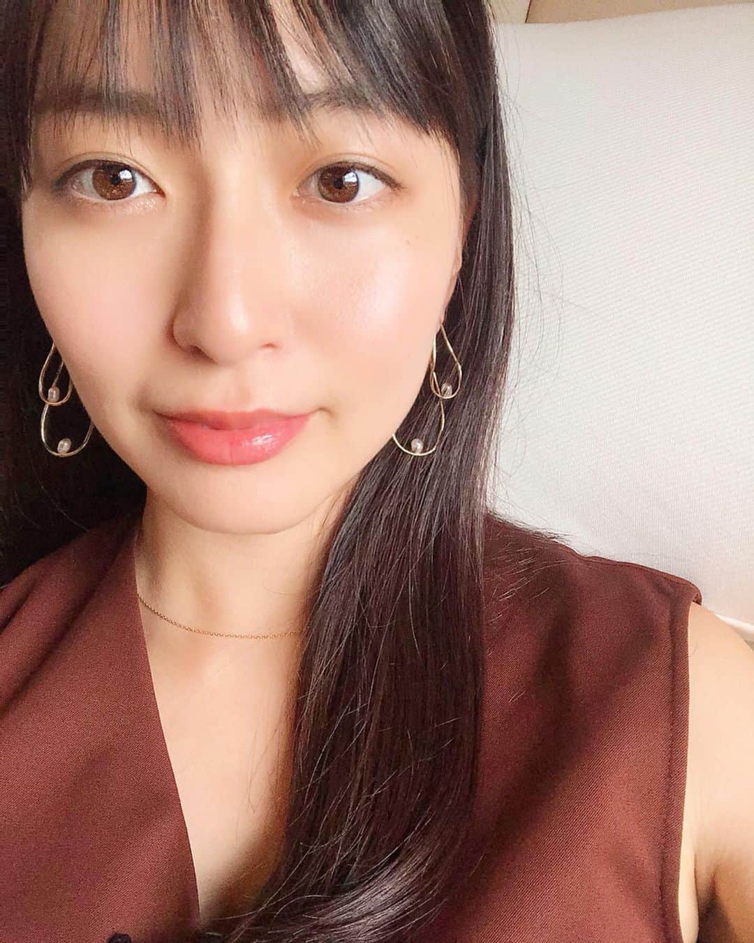岩間恵のインスタグラム：「皆様バチェラーシーズン3を見てくださってありがとうございます。 想像以上の反響に驚いております。  DMもコメントも全て読ませて頂いておりますが、返信できておらず申し訳ありません。 温かいメッセージ、本当に嬉しいです！！ まだまだ放送は続きますが、最後までぜひご覧ください。  さてさて、 ぶどうシーズン🍇が終わったので家族で旅行中。 来年こそは皆さんに食べて頂きたいなー」