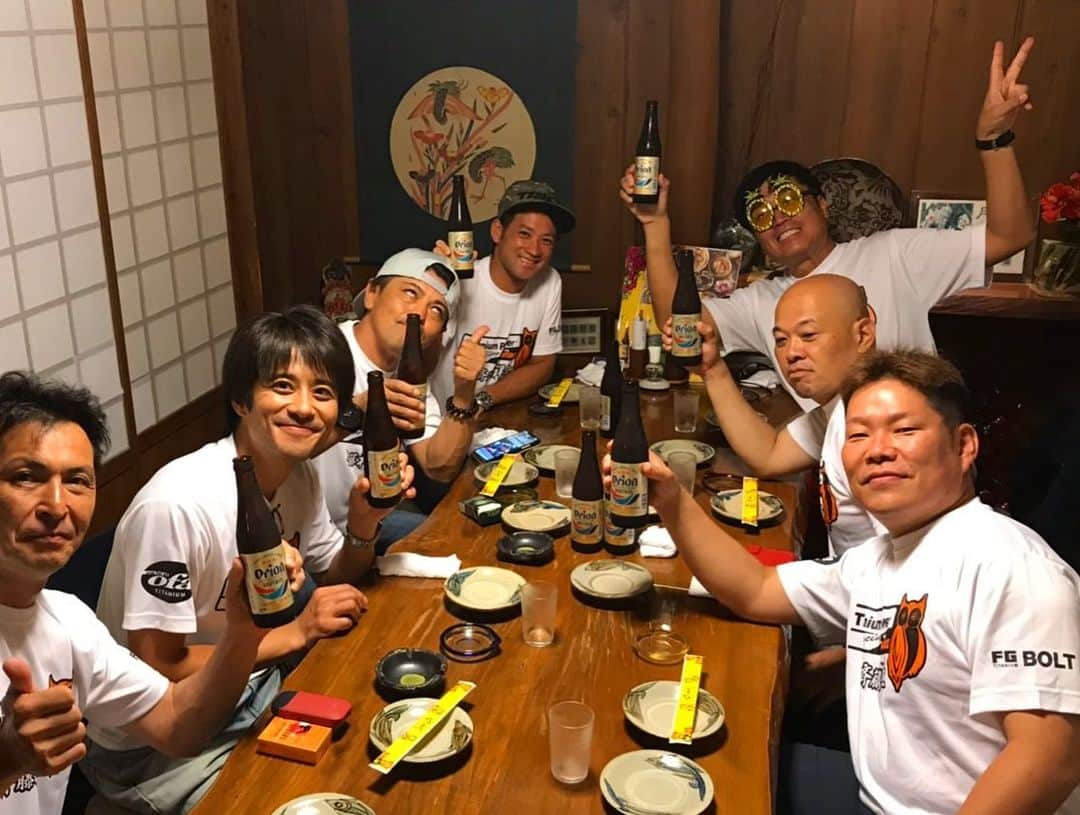 斉藤祥太さんのインスタグラム写真 - (斉藤祥太Instagram)「皆んなで沖縄楽しーさー♪ 海に入れたのは着いた初日だけ😂 沖縄料理も大好き！ 次は晴れてツーリングリベンジだ🔥 #沖縄 #オリオンビール #泡盛 #ハブ酒 #真栄田岬」9月17日 23時59分 - shota_ta_sho