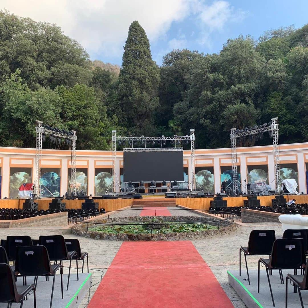 デイヴィッド・ギャレットさんのインスタグラム写真 - (デイヴィッド・ギャレットInstagram)「Our beautiful venue for tonight #davidgarrett #unlimited #touring #italy #caserta」9月18日 0時09分 - davidgarrettinsta