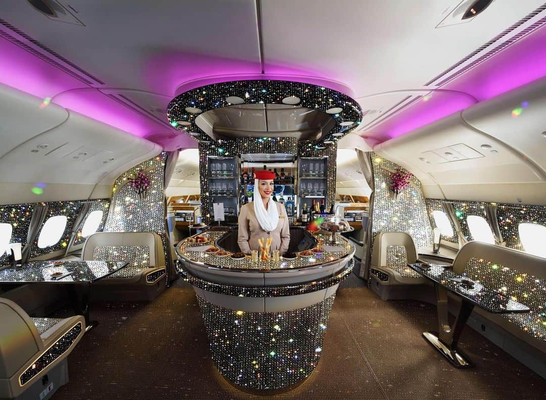 エミレーツ航空さんのインスタグラム写真 - (エミレーツ航空Instagram)「We know you liked our Bling 777, so here’s the Emirates ‘Diamond’ A380 Onboard Lounge. Image by @sarashakeel  #EmiratesAirline #FlyEmiratesFlyBetter」9月18日 0時02分 - emirates