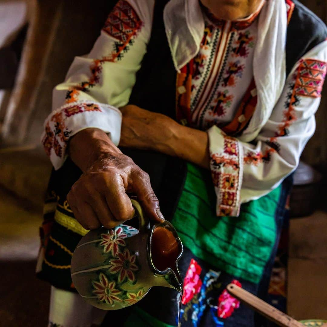 ルフトハンザさんのインスタグラム写真 - (ルフトハンザInstagram)「In the small villages, traditional dishes are prepared with such great devotion, that even the simplest compositions taste extraordinary. #Lufthansa #EnrichingLife #Bulgaria」9月18日 0時11分 - lufthansa