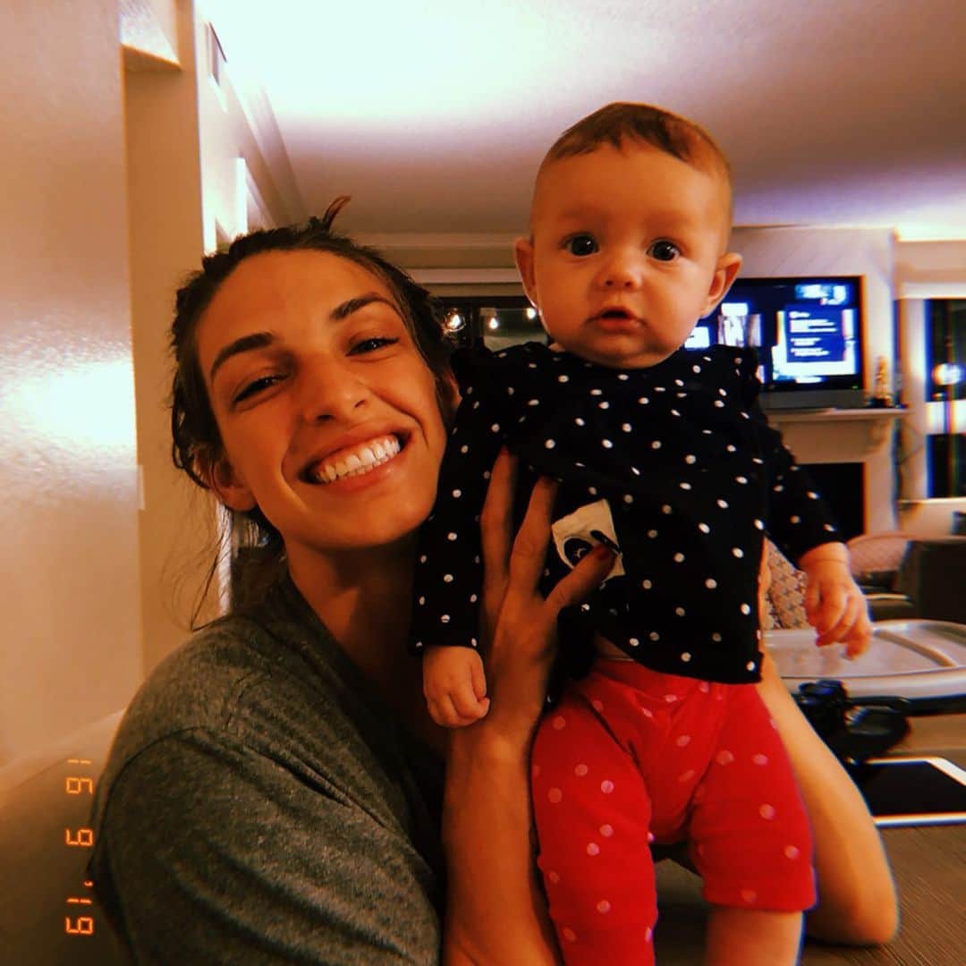 マッケンジー・ダーンのインスタグラム：「Love you princesa! ♾」