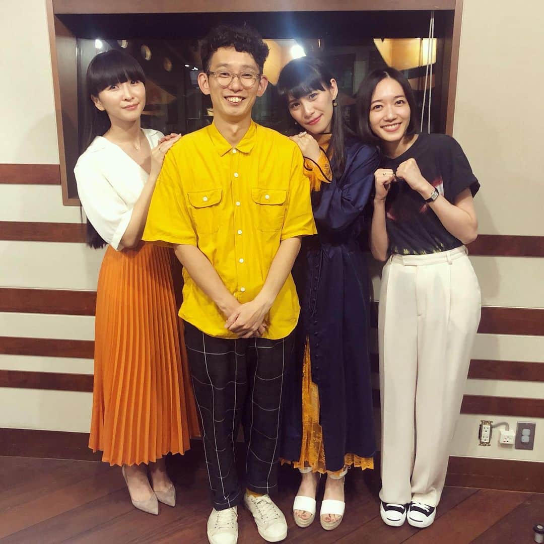 芦沢統人のインスタグラム：「perfumeと過ごした時間はいつだって笑って過ごせた記憶しかなくて、やっぱりハッピーな力が本人達に宿ってるんだなと実感。 最後に生放送でお会いできて嬉しかったです！  Perfume The Best "P Cubed"聞くぞー！  #sol #perfume」