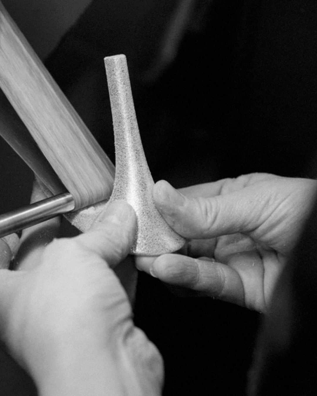 のインスタグラム：「Nos souliers sont travaillés dans les moindres détails, afin de vous proposer des modèles d’une qualité incomparable.  Our shoes are delicately made. Every kind of detail is perfectly managed to offer you the best quality ever.  #FreeLanceparis #FreeLanceshoes #madeinFrance #handmade #savoirfaire」