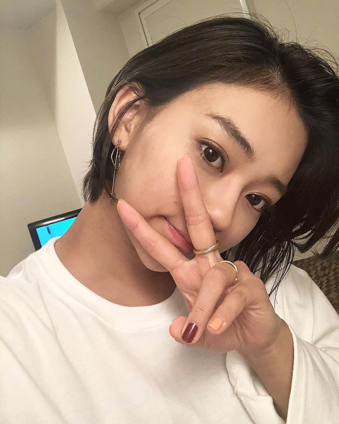 のインスタグラム：「I went to Chinese lesson in a while. Hmmm. Its so difficult... ;( 我去了汉语学校。很难😌 #gn #晚安」