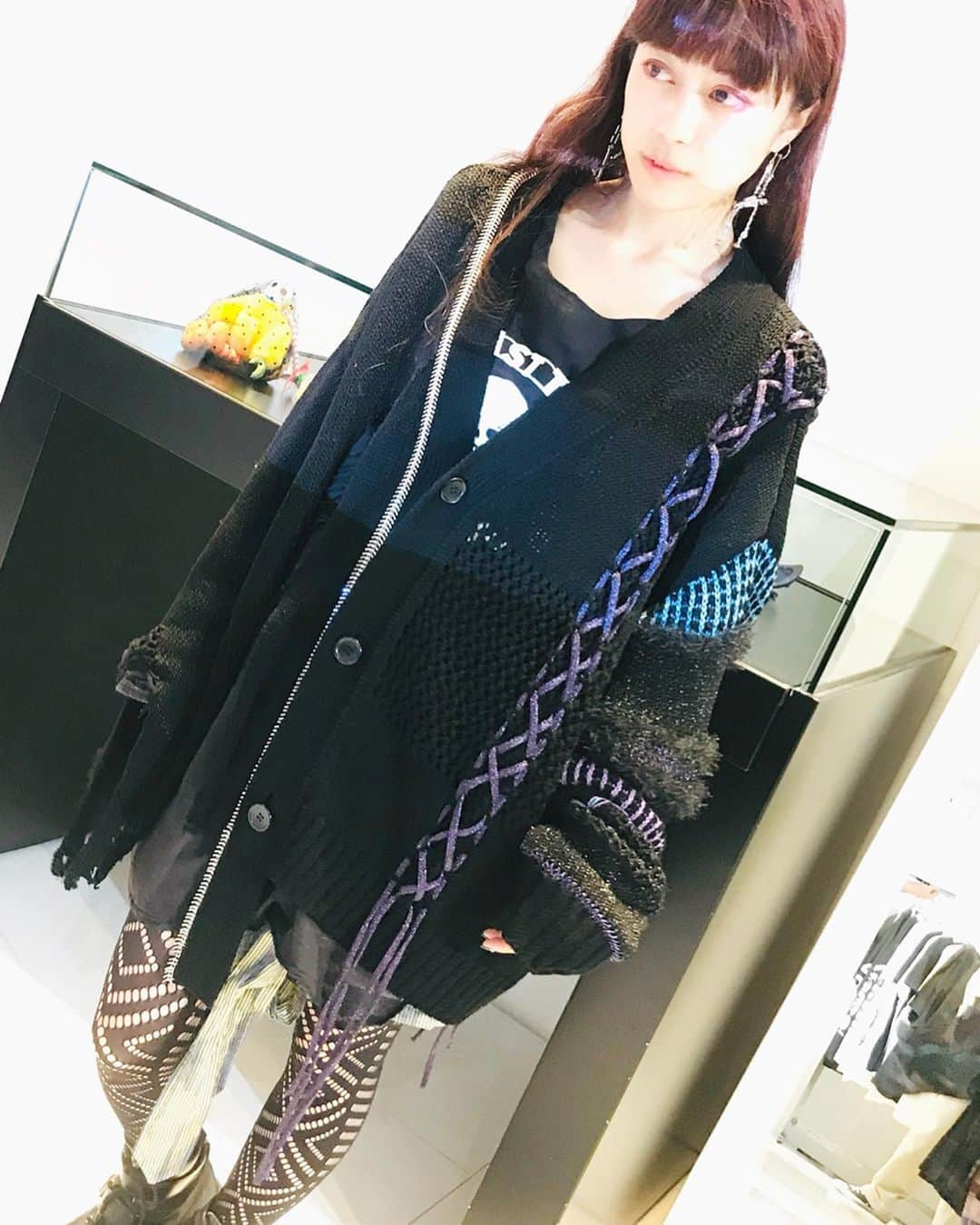 東佳苗さんのインスタグラム写真 - (東佳苗Instagram)「@kidill 2020 spring/summer Collection  KIDILL 20SS Collection DOUBLE DARE collaboration knit rurumu:❤︎ snap❤︎❤︎❤︎black girl's🖤  #pfwm #parisfashionweekmens #parisfashionweek #kidill #rurumu #20ss #ukpunk #punk #goth #kidill #rurumu #20ss」9月18日 1時08分 - usagi_kanae