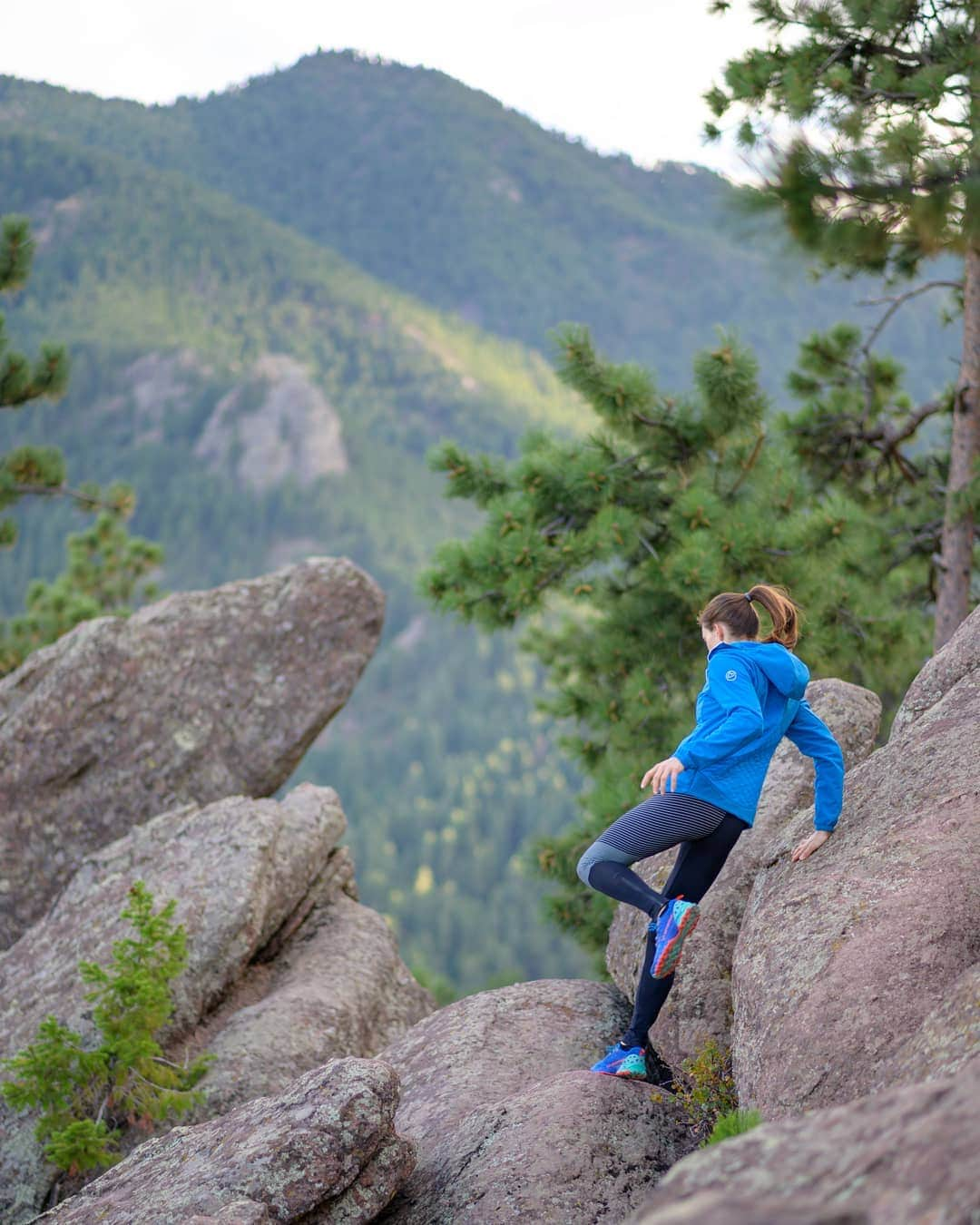 ペイジー・クラッセンさんのインスタグラム写真 - (ペイジー・クラッセンInstagram)「Playing in the hills with @arjandekock  and the new @lasportivana Eco line, featuring recycled fabric and insulation made from seed pods of kapok trees, an alternative to down insulation. Check it out now on the Sportiva site! 📸 by @arjandekock #lasportivaEco #colorado #generationwild」9月18日 1時15分 - paigeclaassen