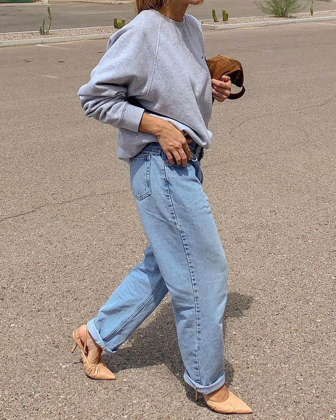 WHO WHAT WEARさんのインスタグラム写真 - (WHO WHAT WEARInstagram)「Grandpa jeans—they're somewhere between "mom" jeans and a baggy fit, and we're fully obsessed. Tap our link to get in on the potent denim trend you're about to see everyone wearing. #HighlyDocumented photos: @filis_pina, @stefneyv, @honeybelleworld」9月18日 1時15分 - whowhatwear