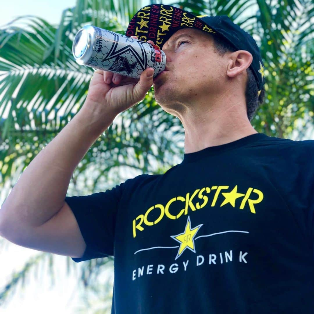 タナー・フォウストさんのインスタグラム写真 - (タナー・フォウストInstagram)「Baby steps to Friday, baby steps to Friday... what movie!? @rockstarenergy #almosthumpday」9月18日 1時17分 - tannerfoust