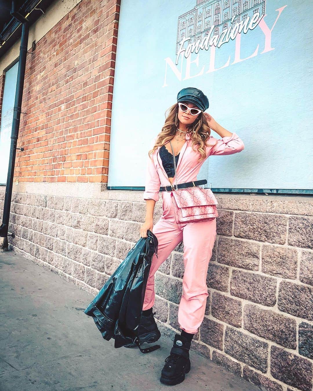 Keelaのインスタグラム：「Såhär glad är jag på fest! ✨🥳 ➡️」