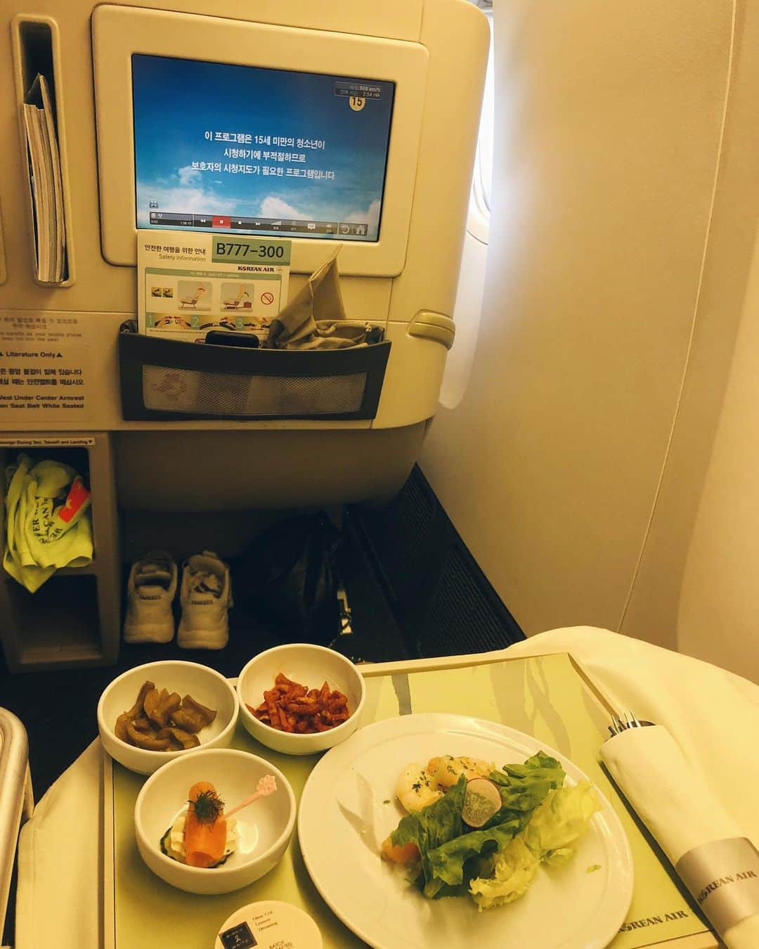 カン・ヘヨンさんのインスタグラム写真 - (カン・ヘヨンInstagram)「눈 뜨면 다시 현실로...✈️」9月18日 1時26分 - mangdoo_noona