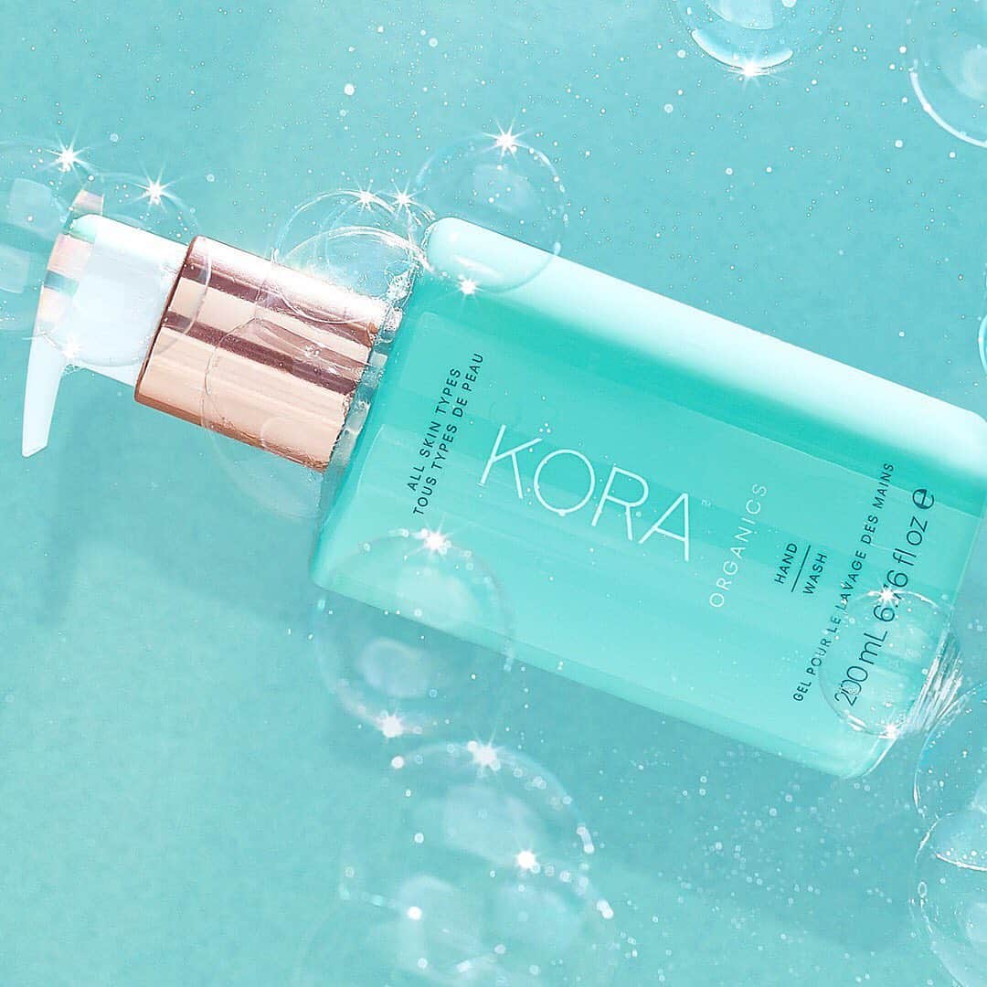 KORA Organicsさんのインスタグラム写真 - (KORA OrganicsInstagram)「Our Certified Organic Hand Wash 💧 is formulated with natural Lemongrass, Orange and Peppermint essential oils, 💧 leaving your hands smelling amazing without skin aggravating synthetic fragrances. 💧 The all-natural formula soothes and calms while activating against bacteria for a gentle, yet effective cleanse. 💧 A sensitive skin favorite!  #KORAOrganics #MindBodySkin #NoniGlow」9月18日 1時36分 - koraorganics