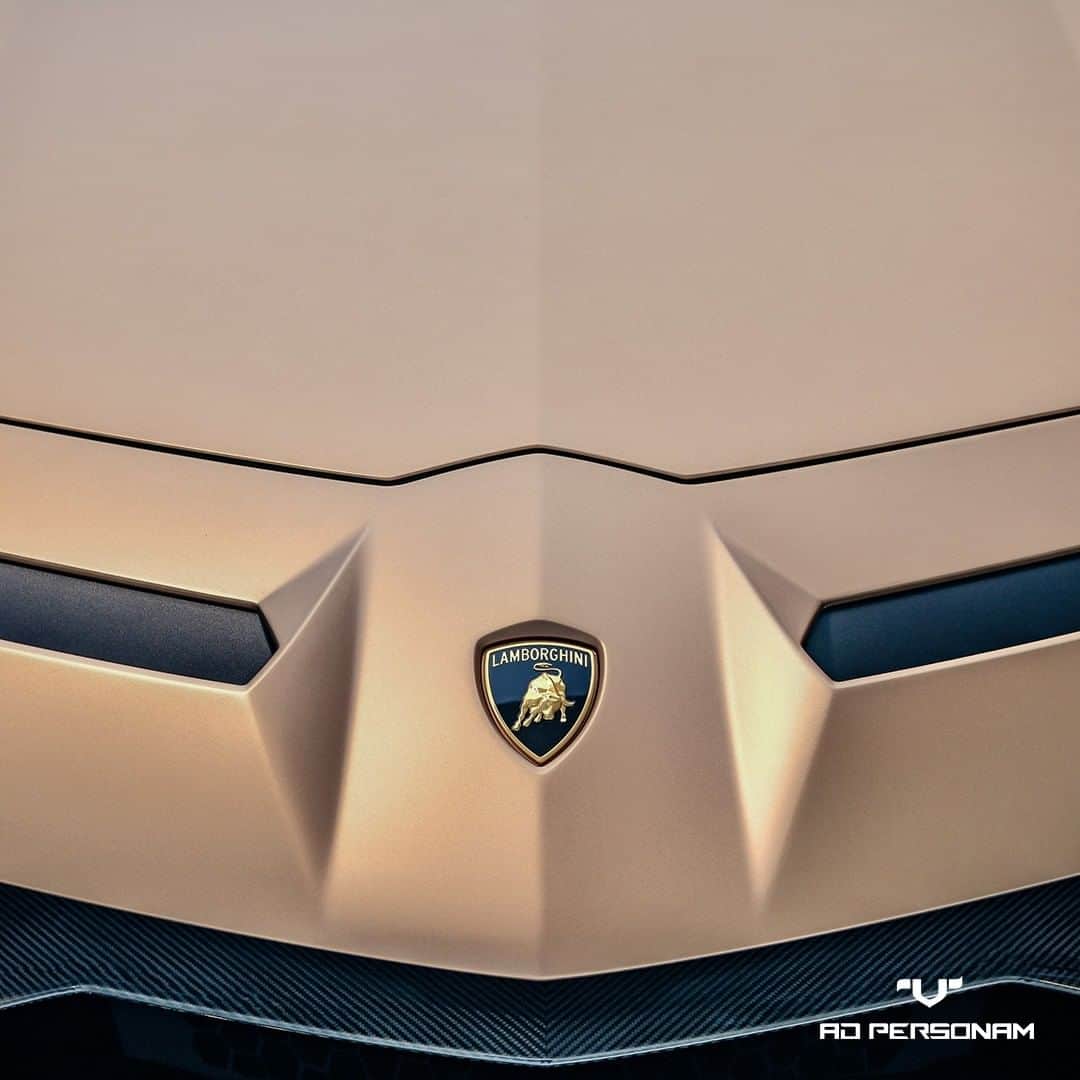 ランボルギーニのインスタグラム：「Informal luxury is a matter of details, just like on our Aventador SVJ Roadster, with Bronzo Zenas body colour and a livery painted in Bianco Phanes. The elegant touch of our Ad Personam program.  #Lamborghini #AventadorSVJRoadster #AdPersonam #MakeItUnique」