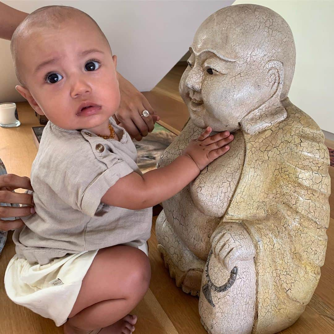 ジェレミー・ピヴェンさんのインスタグラム写真 - (ジェレミー・ピヴェンInstagram)「This is Enzo (or as we know him buddha) I was lucky enough to meet him at my place ... he was admiring his likeness carved out before him.」9月18日 1時30分 - jeremypiven