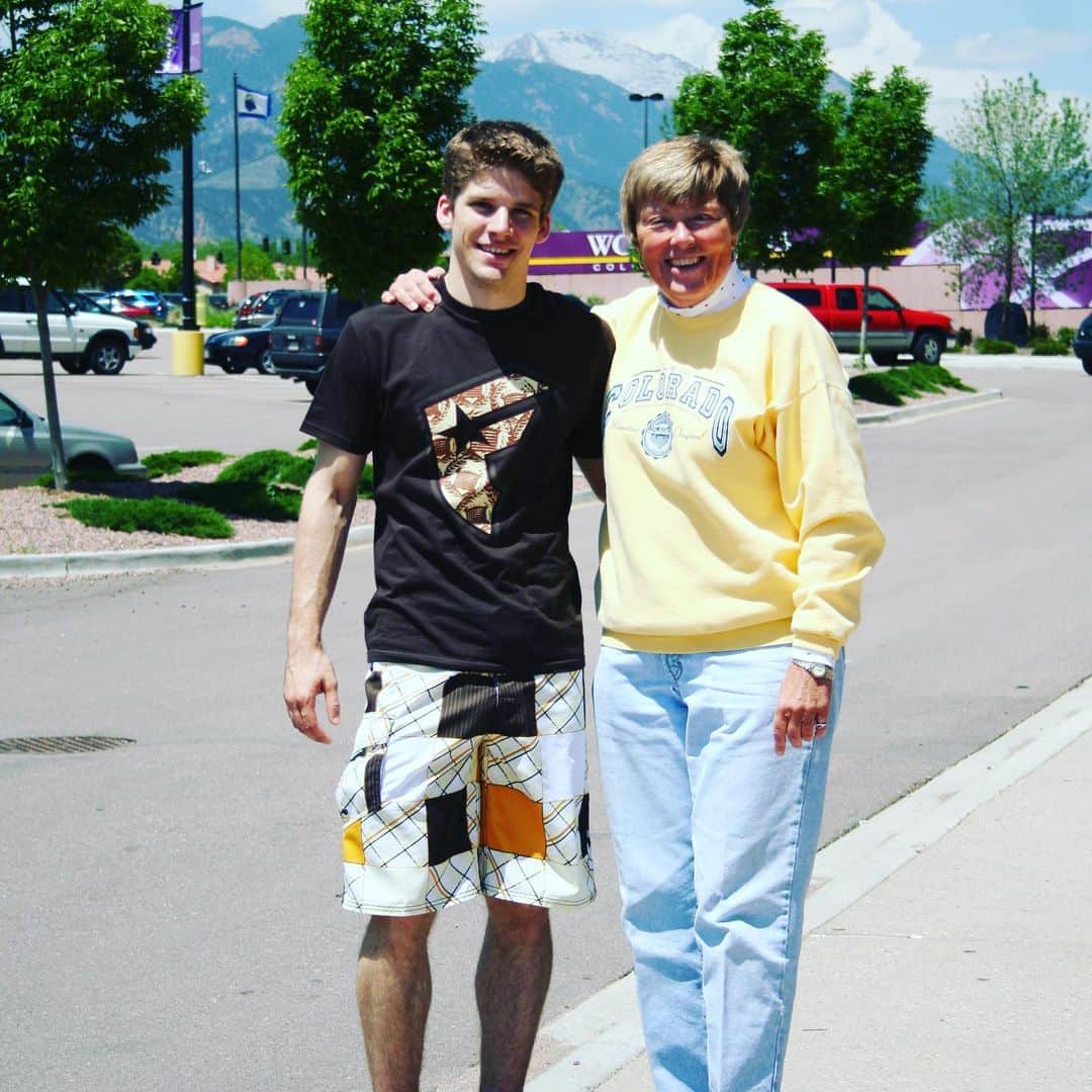 ヴォーン・チピアーのインスタグラム：「Thinking back on all the amazing lessons learned from Kathy Casey. You’ll be missed! #youbetterpullin #itsyourballgamebuddy #headscratch」