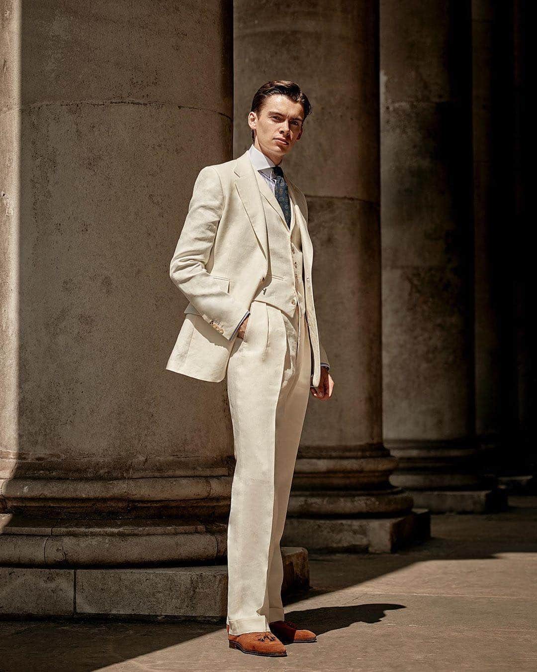 ギーブス&ホークスのインスタグラム：「Repost from @mathiaslefevre  Made-To-Measure Look 1 W. @gieveslondon - A classic three piece in a heavy Irish cream linen by @wbill1846 of @harrisons1863. The jacket is cut long enough to cover the full seat and ends just at knuckle of my thumb. The trousers are made with a high-rise, a wider cut and two forward pleats which creates a pleasant full drape.⁣ ⁣⁣ - Read the full review & guide on made-to-measure 𝐋𝐢𝐧𝐤 𝐢𝐧 𝐛𝐢𝐨⁣⁣ ⁣⁣ #SavileRow #MadeToMeasure #Tailoring #MathiasLeFevre⁣⁣ ⁣⁣ Photography by @nicktydeman」