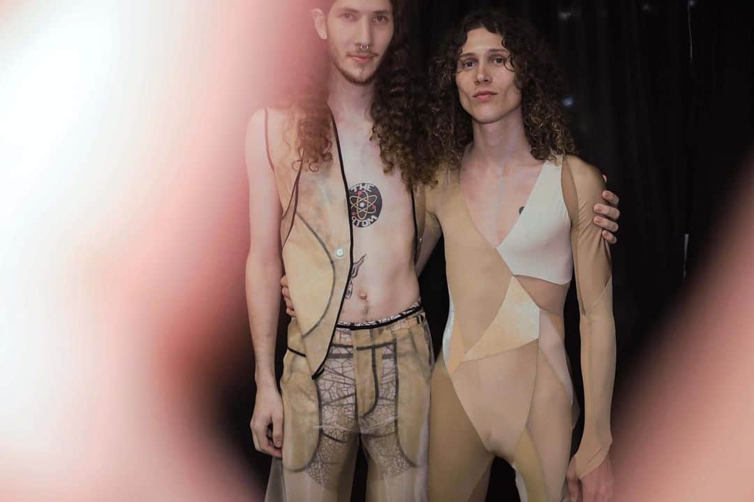 スリーアズフォーのインスタグラム：「Thank you @purplefashionmagazine for the backstage cover of our latest collection:”Human plant” spring summer 2020 backstage pictures by @schohaja featuring @thestretchh and @adrianhurtado Thank you everyone that was a part and helped to make our show #threeasfour happen: casting @barbarapfister @style360nyfw @klarna @klarna.usa @skechers @rado @jvincentmakeup @nymbrands sound: @benbrunnemer  animation film/ show visuals @brainclosed @georgiastudio production @isewhitestylist @marcelokrasilcic studio team : @autumnbeckens [Studio Team] Nina, Alex, Yi Hsuan, Viola, Sarah, Lilly, Wen-Shin, Yuchen, Michelle,Samyukta, Dante, Laureline, Chandler, Natalia, Annie, Paolo, Mark , Ti and Philip wyatt , @showroomseven @mandieerickson all our beautiful models and their agents and the universe ! 🙏🏻🙏🏻🙏🏻 #humanplant #human #plant #ss2020 #nyfw #fashionweek #fashionweeknyc #backstage #threeasfour」