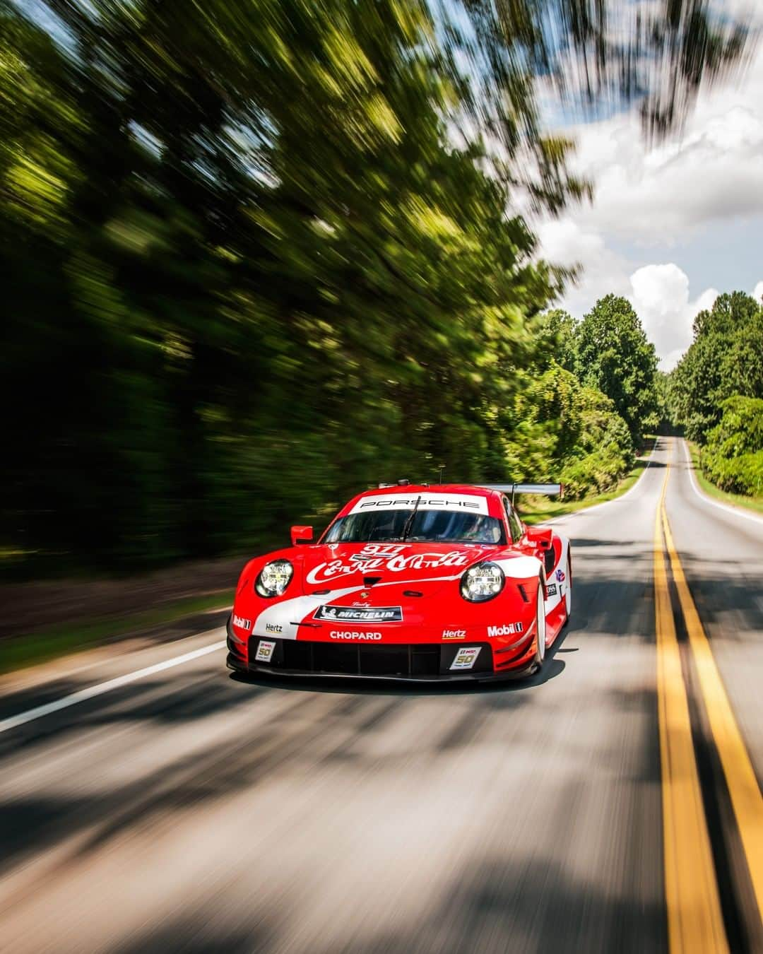 Porscheさんのインスタグラム写真 - (PorscheInstagram)「Coke is it! For the upcoming @imsa_racing season finale we teamed up with a very special partner and are excited to bring back the legendary Coca-Cola livery on our 911 RSR factory cars. Join us on October 12th to see it live on track at the Motul Petit Le Mans. #IconicShapes #TeamPorsche #PetitLeMans #IMSA #CocaCola」9月18日 2時00分 - porsche