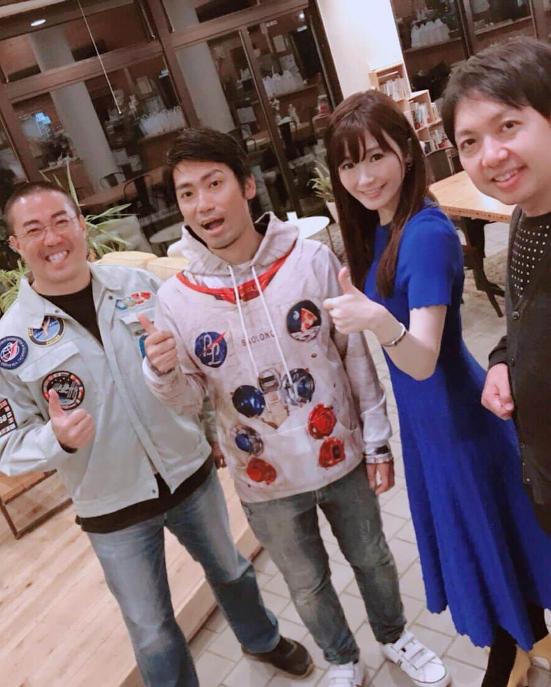 榎本麗美さんのインスタグラム写真 - (榎本麗美Instagram)「宇宙イベント⑨ 『COSMIC NIGHT in 原村』 宇宙と星の最新事情を知るトークセッション 〜宇宙から考える私達の未来〜 の続き...登壇者メンバー❗️ . ★JAXA菊池さんは、今、民間企業との架け橋的な存在「J-SPARCプロデューサー」として奮闘されています。 ★(株)ユーグレナ研究開発担当執行役員の鈴木さんは、ミドリムシは世界を救う！と、ミドリムシの可能性を追求されています。 ★宇宙飛行士の訓練を担当されていた、GITAI 田口さんは、現在は宇宙で活躍するロボット開発をされています。 . 私は、こんな風に宇宙に向けて頑張っている、全ての宇宙ビジネスに携わる方を応援したいという気持ちで活動を始めました❗️ . まだまだ宇宙ビジネス分野は開発途中のものが多く、注目されにくいという実情があります。 資金が集まらず、研究や開発が進められない...という事もあります... . この問題を解決する為には💡 メディア側から、宇宙の面白さや宇宙ビジネスをご紹介して、 1人でも多くの方に興味を持って頂く切っ掛けを作る事が必要なのではないか✨と思うのです。 . 日本中の皆さんが注目して下されば、日本の宇宙ビジネスが盛り上がり、宇宙開発が加速すると考えています💫 学生のなりたい職業NO.1『宇宙ビジネス』にするのが目標です⭐️ #cosmicnight #宇宙イベント #満月 #中秋の名月 #長野県 #原村 #八ヶ岳 #八ヶ岳自然文化園  #天体観測 #観望会  #JAXA #gitai #ユーグレナ #ミドリムシ #宇宙飛行士 #宇宙キャスター」9月18日 2時05分 - enomotoremi