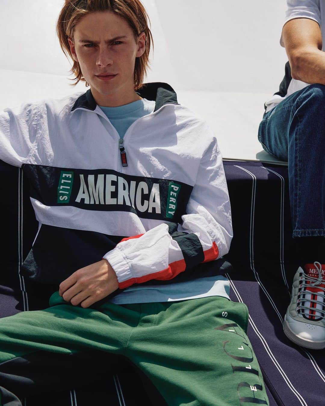 ペリーエリスのインスタグラム：「Change up your look, your outlook, your world. New #PerryEllisAmerica just dropped. Link in bio.」