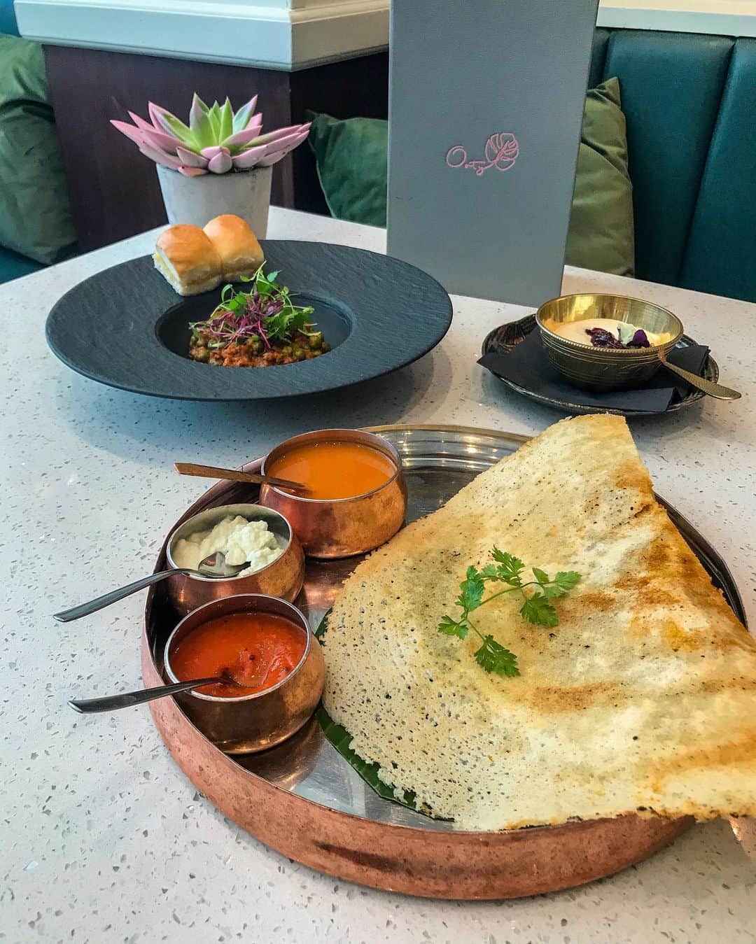 Eat With Steph & Coのインスタグラム：「Dreamy Indian brunch from the weekend! These convinced my not-so-Indian-loving friend to love Indian food again!  You’re looking at the Brunch Menu from @ootylondon, particularly my two faves - the keema mattar pao and the plain dosa with chettinad duck. Everything is so perfectly spiced, not too overpowering and so so delicious! Recommending this to you all 🥰 📸 @vernahungrybanana  #invite #Indian #indianfood #brunch #weekend #spread #authentic #spices #sogood #nom #timeoutlondon #golondonfood #recommended」
