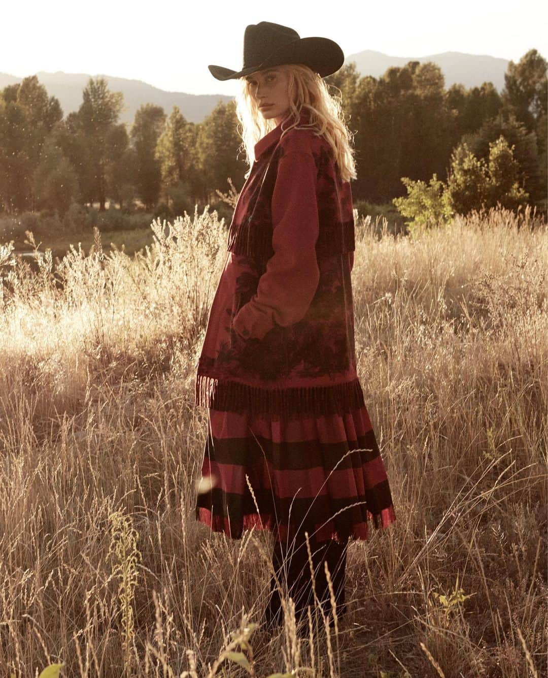 ハイレイ・ロード・ボールドウィンさんのインスタグラム写真 - (ハイレイ・ロード・ボールドウィンInstagram)「@voguemagazine Oct issue shot by @studio_jackson styled by the always fun and amazing @tabithasimmons (I love you Tab!!!) thank you for having me this issue @sergiokletnoy and Anna :)」9月18日 2時40分 - haileybieber