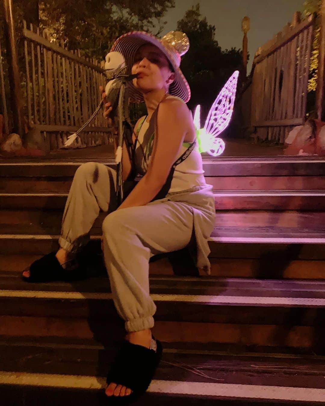 ステラ・ハジェンズのインスタグラム：「grandma stella to @disneyland last night and added a jack skellington sippy cup, grandma visor and light up wings to the collection 👵🏼🕷 do we love or do we looooveee?」