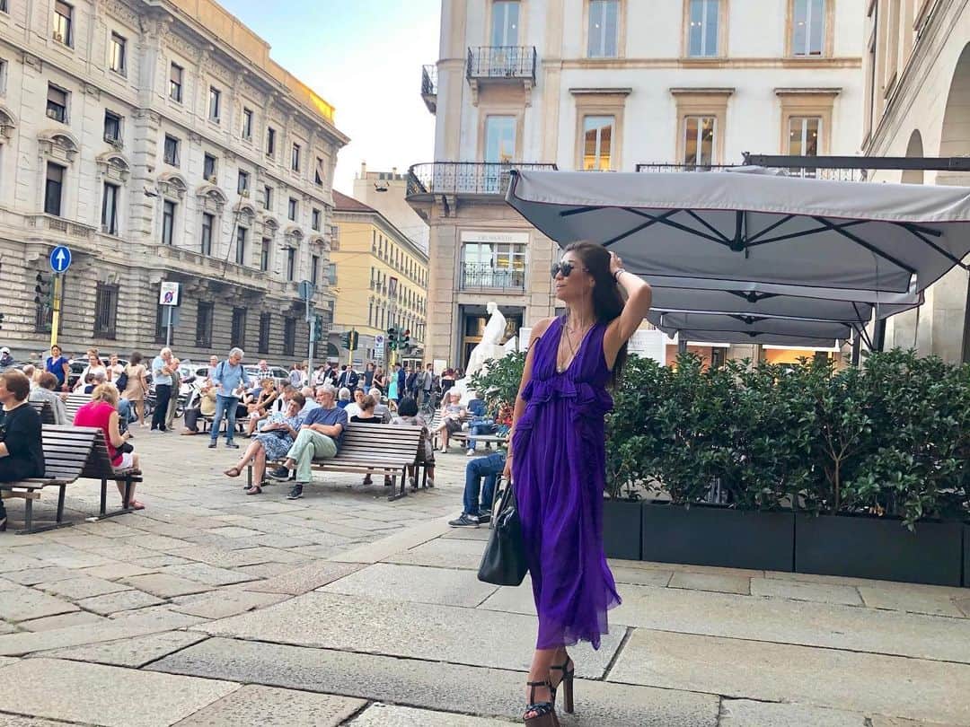 のインスタグラム：「#ciaomilano #❤️🇮🇹 #ootd #outfitoftheday #outfit  dress #N21 #numeroventuno  #ヌメロヴェントゥーノ を着て💜 #milan #milano #milanfashionweek #MFW」