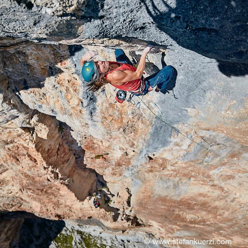 バーバラ・ザンガールさんのインスタグラム写真 - (バーバラ・ザンガールInstagram)「Here on one of the crux pitches of „Zeit zum Atmen“. Glad to have climbed such a pretty line!! It was so much fun to spent time with @jacopolarcher around home the last weeks! Thanks to Pio Jutz for the vision!!! The line goes through the middle of this beautiful red wall and offers challenges from 7c up to 8b/+. A real gem!! 📸 @stefankuerzi  @blackdiamond @lasportivagram @vibram @verivalbio @powerbar_europe @fazabrushes @frictionlabs @gloryfy @climbskinspain」9月18日 3時00分 - babsizangerl