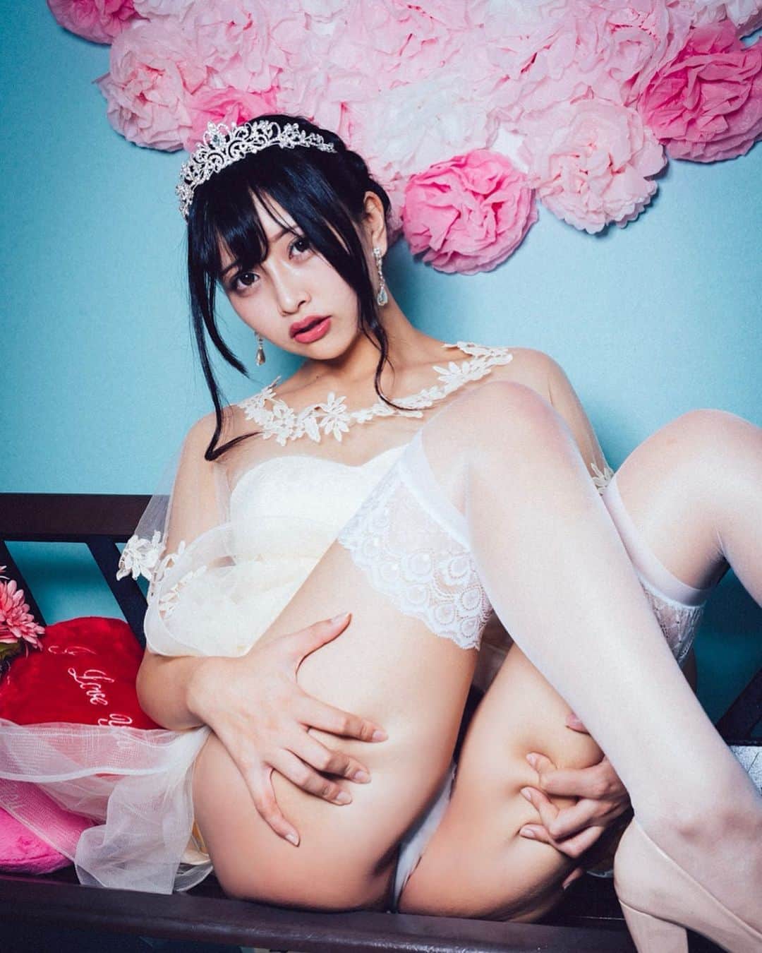 橋本ひかりのインスタグラム：「👑 #橋本ひかり #グラドル #グラビアアイドル #model #撮影会モデル #被写体 #ポートレート #portrait #gravure #女子大生 #ドレス #dress #ティアラ #photo #japanesegirl」