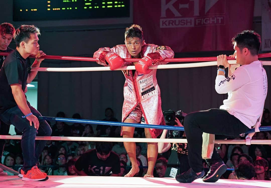 大沢文也のインスタグラム：「皆さん試合の応援ありがとうございました。  結果は反則勝ちとゆう結果になってしまいましたが、自分の中ではちゃんと敗けだと思っています 完敗です。  反則勝ちとゆう形ですが、再戦は必ずします もちろんリベンジするとゆう気持ちです  皆さん昨日はたくさんの応援ありがとうございました あのような結果になってしまいすみませんでした。  腐らずこれからも頑張っていきますので応援の方宜しくお願いします  皆さん本当にありがとうございました。 そして本当にすみませんでした。  #krush #k1_wgp #k1 #kickboxing #キックボクシング #格闘技 #後楽園ホ#後楽園ホール #反則勝ち #負け #敗戦 #完敗 #ko負け」