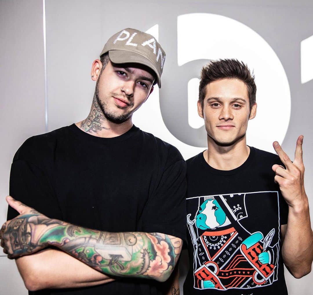 T・ミルズのインスタグラム：「lookin like we about to drop a 🔥 mixtape @timothygranaderos」