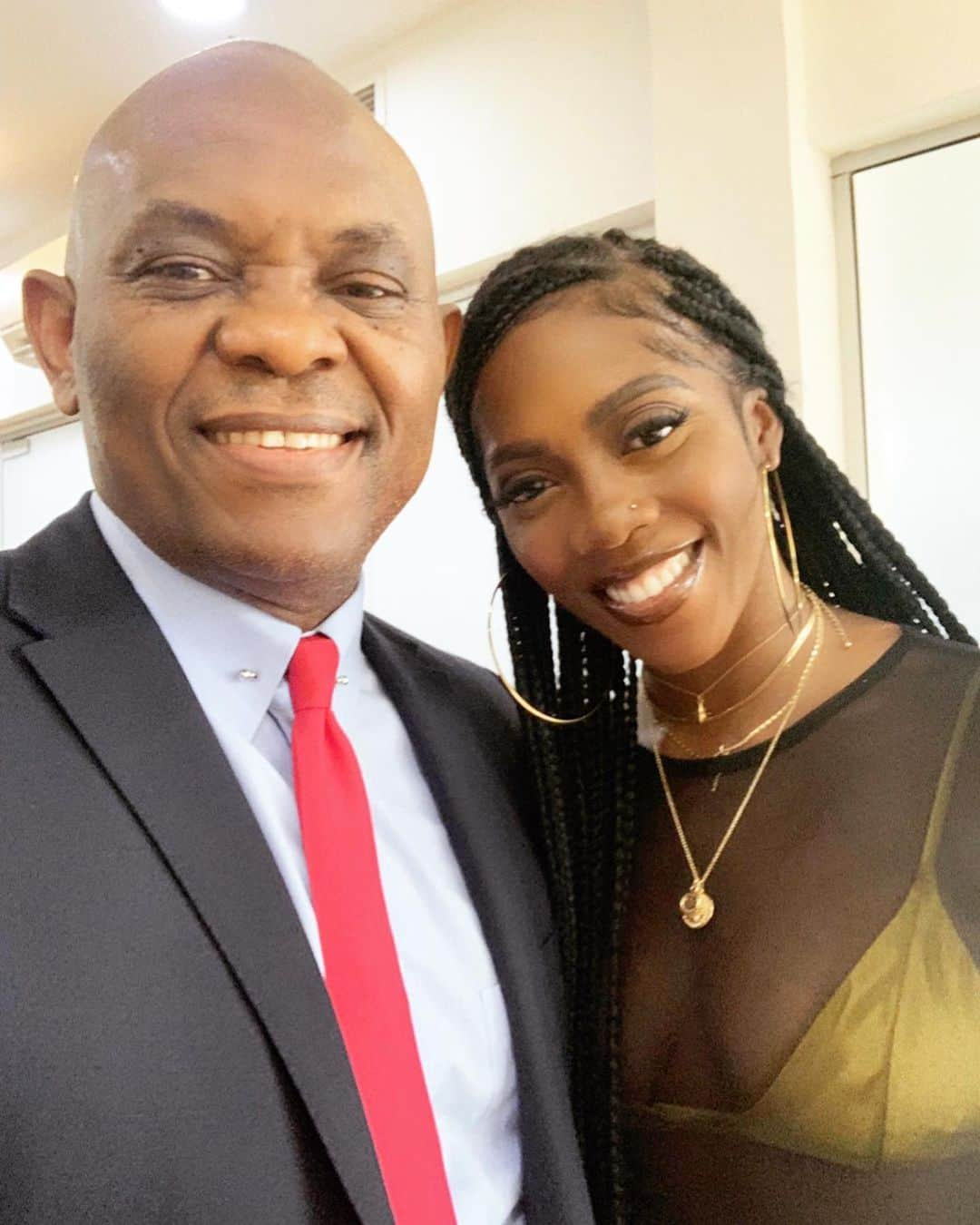 ティワ・サヴェージさんのインスタグラム写真 - (ティワ・サヴェージInstagram)「The coolest ever @tonyoelumelu Thank you Sir and your amazing team for everything you are doing for our industry #BuildingSomethingSpecial 🙏🏾🙌🏽」9月18日 3時31分 - tiwasavage