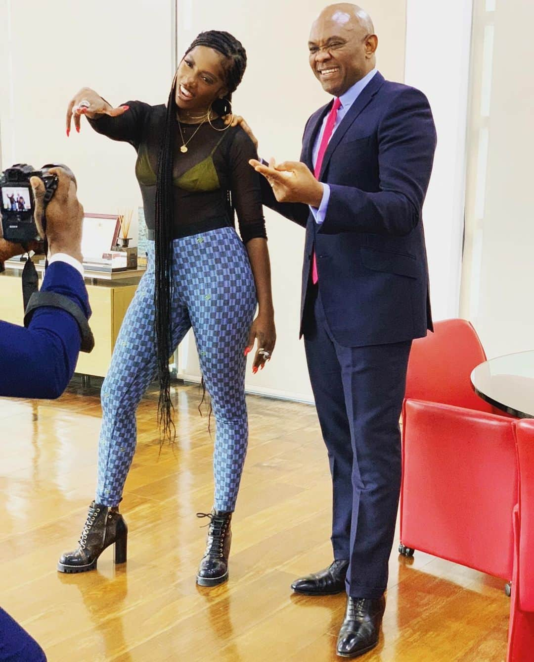 ティワ・サヴェージさんのインスタグラム写真 - (ティワ・サヴェージInstagram)「The coolest ever @tonyoelumelu Thank you Sir and your amazing team for everything you are doing for our industry #BuildingSomethingSpecial 🙏🏾🙌🏽」9月18日 3時31分 - tiwasavage