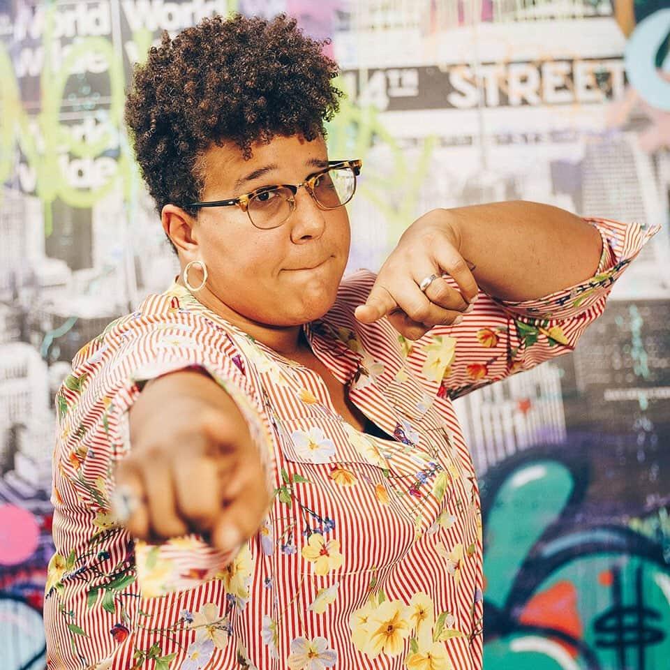 アラバマ・シェイクスのインスタグラム：「Check out Brittany Howard and Ebro Darden talking today at 4pm ET on @beats1.  Or later on demand on @AppleMusic! @oldmanebro #Beats1Ebro @blackfootwhitefoot」