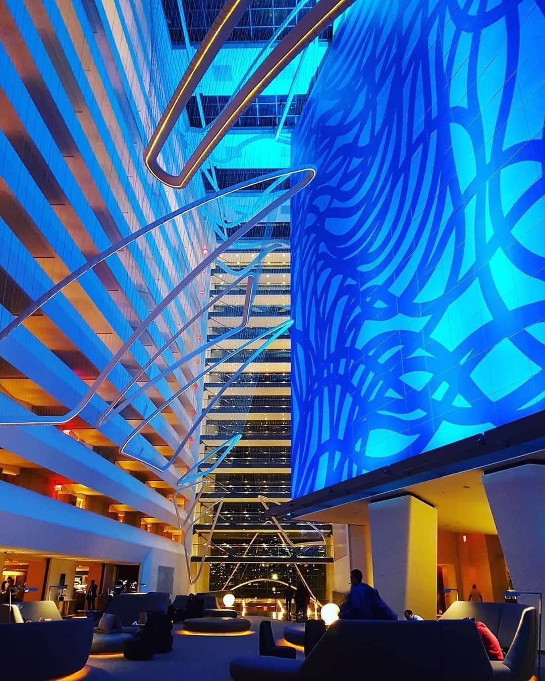 Conrad Hotelsのインスタグラム：「Step into a contemporary-art dream when you stay at @conradnydowntown. #StayInspired」
