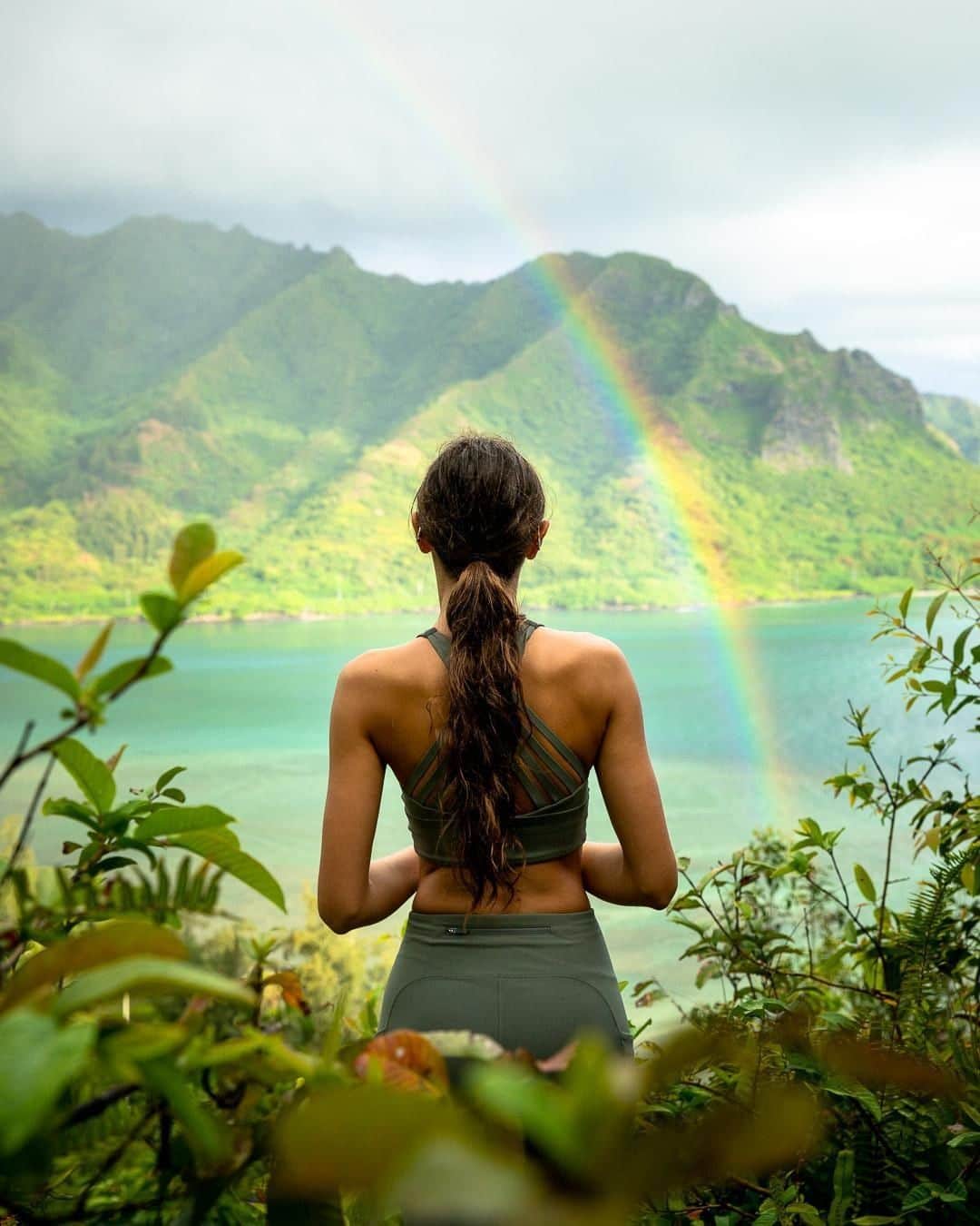 ハワイアン航空さんのインスタグラム写真 - (ハワイアン航空Instagram)「We love finding peace of mind in Hawaii's natural beauty. What do you do to unwind? 🌈 📷: @joshmcca @kat_khoroshun . . . #GlimpseofHawaii #NakedHawaii #HawaiiUnchained #Hawaii #AlohaOutdoors #LuckyweliveHI」9月18日 4時00分 - hawaiianairlines