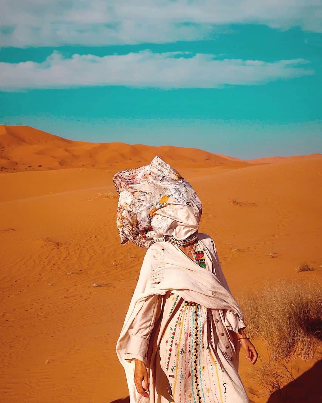 Flaunt Magazineさんのインスタグラム写真 - (Flaunt MagazineInstagram)「DROWNING IN DELIGHT ⠀⠀⠀⠀⠀⠀⠀⠀⠀ ⠀⠀⠀⠀⠀⠀⠀⠀⠀ Morocco is one of the oldest recognized countries in Africa, with its first declaration of sovereignty dating back to the year 788.⠀⠀⠀⠀⠀⠀⠀⠀⠀ ⠀⠀⠀⠀⠀⠀⠀⠀⠀ Berbers are the indigenous people of North Africa. Berbers proudly call themselves amazigh (m), tamazight (f) or imazighen (plural), meaning ‘free men’ or ‘noble people.’⠀⠀⠀⠀⠀⠀⠀⠀⠀ ⠀⠀⠀⠀⠀⠀⠀⠀⠀ The Moroccan national animal is the Barbary Lion. These are extinct today but were once the biggest lions the world has ever seen.⠀⠀⠀⠀⠀⠀⠀⠀⠀ ⠀⠀⠀⠀⠀⠀⠀⠀⠀ Read about @justeringranat's journey through Morocco at Flaunt.com . ⠀⠀⠀⠀⠀⠀⠀⠀⠀ Photographed by @machetebangbang」9月18日 4時25分 - flauntmagazine