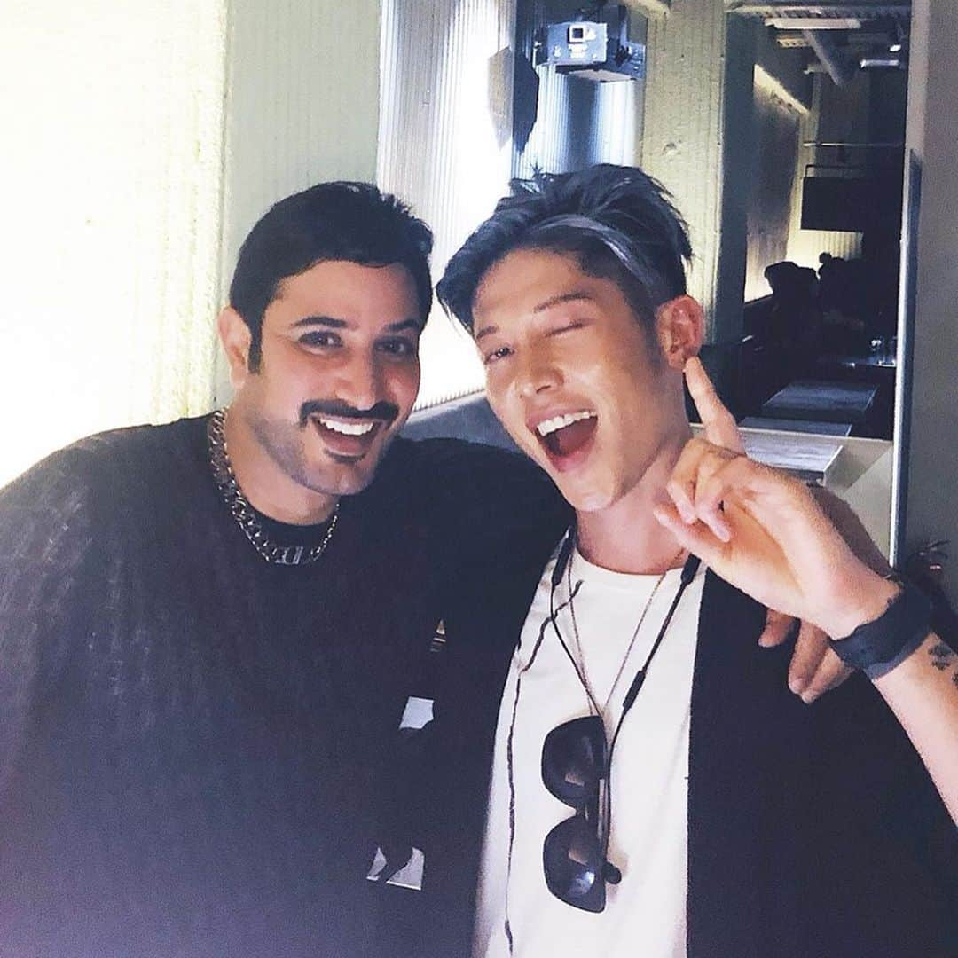 雅-MIYAVI-さんのインスタグラム写真 - (雅-MIYAVI-Instagram)「Thanks bro! Was such a sweet reunion in Tokyo. Still remember the day we met in NYC. We’re still young. Let’s go!!! 💪🏻💪🏻😃💯ドバイの友人、モハメド君と。 @piaget のキャンペーンでニューヨークで出会いました。パーティ大好きだけど、繊細でピュアな心の持ち主です。世界中に友人を持つことは広い視野と豊かな経験を与えてくれます。感謝‼️🙏🏻 #Repost @mohammed Happy Birthday my dear friend @miyavi_ishihara - wishing you all your heart desires on this day & forever! Have an amazing one! 🎊🎉(SWIPE LEFT to our first picture together) 🙏🏼」9月18日 4時40分 - miyavi_ishihara