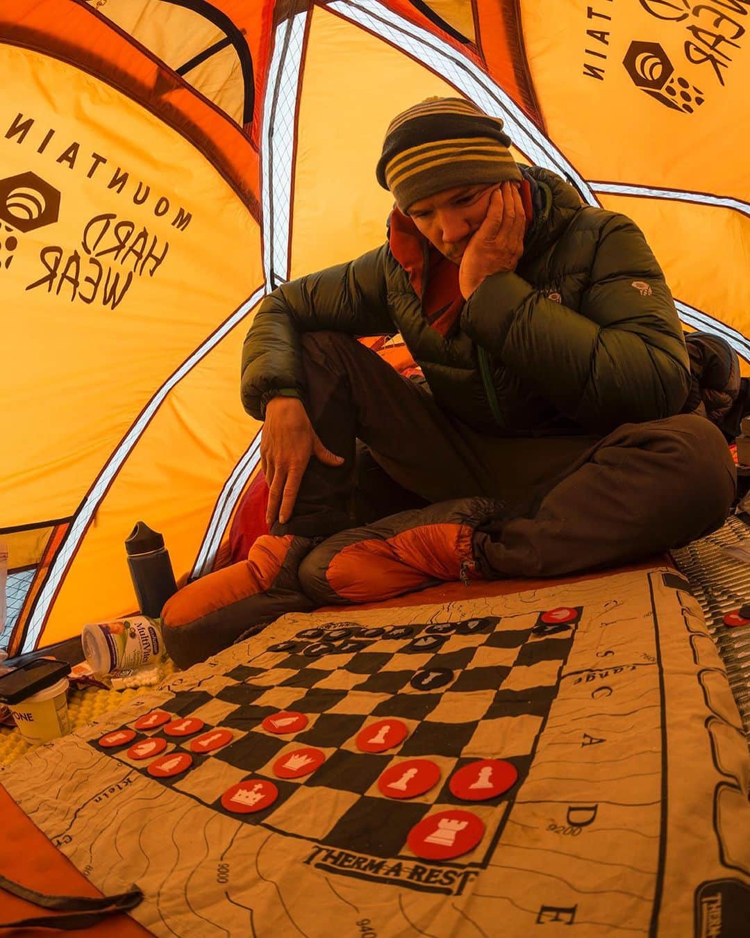 National Geographic Creativeさんのインスタグラム写真 - (National Geographic CreativeInstagram)「Photo by @ladzinski | An expedition member plays chess during a heavy storm that has pinned the team in their tents for four days near Queen Maud Land, Antarctica.」9月18日 6時08分 - natgeointhefield