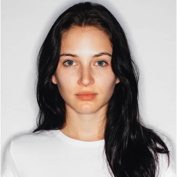 ボビー・ブラウンのインスタグラム：「I love this nude look on Carly Jade. It’s not a traditional nude look, but a peachy nude. Check out my new Beauty School series on justbobbi.com, a new series where I share tips and tricks to creating some of my favorite looks #linkinbio @benritterphoto @carjade33」