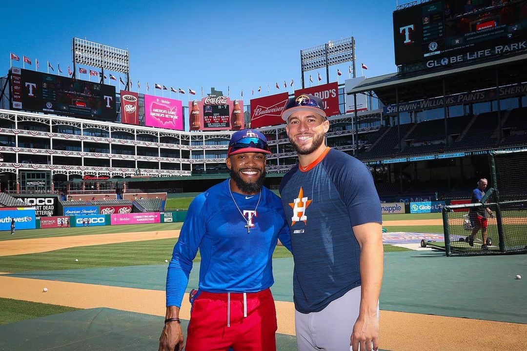 デライノ・デシールズ・ジュニアのインスタグラム：「Tag a friend! #lonestarseries 📸: @kellyspics」