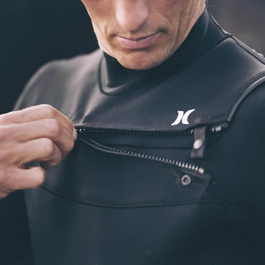 hurleyさんのインスタグラム写真 - (hurleyInstagram)「Time to suit up. ⠀⠀⠀ New construction. New innovations. Our warmest, most flexible wetsuits just got even better. ⠀⠀⠀ Explore our all-new range of Hurley Advantage Wetsuits, at the link in our bio.」9月18日 6時51分 - hurley