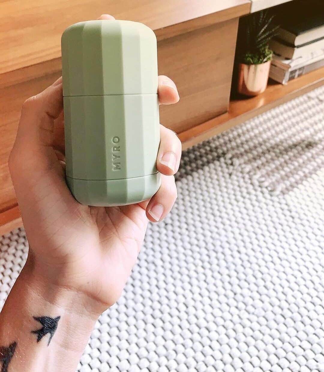 Target Styleのインスタグラム：「Say hello to Myro! 👋 Refillable, recyclable deodorant with a plant-based formula to fight odor and absorb wetness. 🌿Tap the image to give it a try! #TargetBeauty 📷: @blankslatereno @itsmymyro」