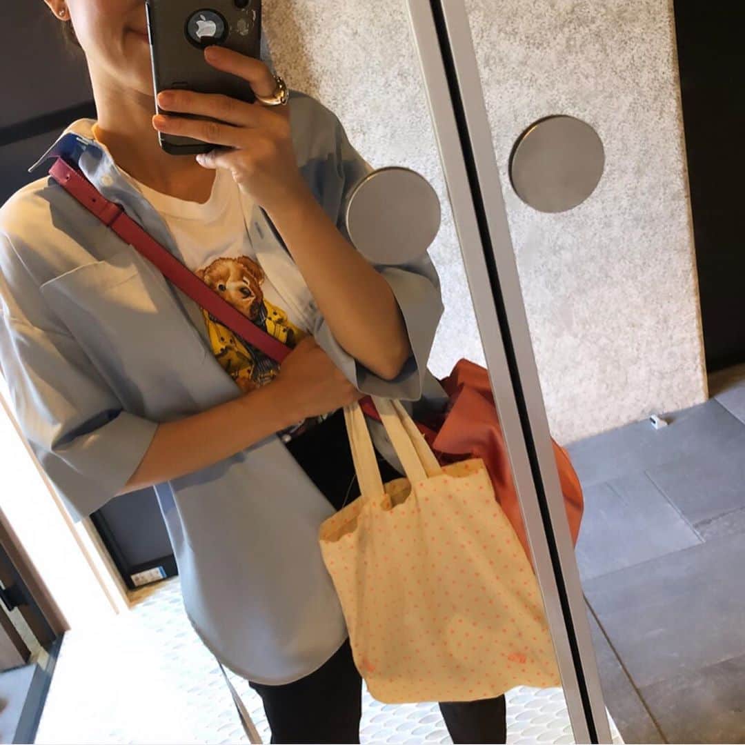 のインスタグラム：「🏃‍♀️ 運動会‼︎! たろーしんとお揃いのTシャツにyori pantsにshirtでした 見に来てくれた中1の甥っ子も、偶然に同じTシャツ。 そして私とサイズも同じ🙄  はじめて、こんな大っきいお弁当作りました🍱  #yori_japan  @ralphlauren  #ralphlauren」