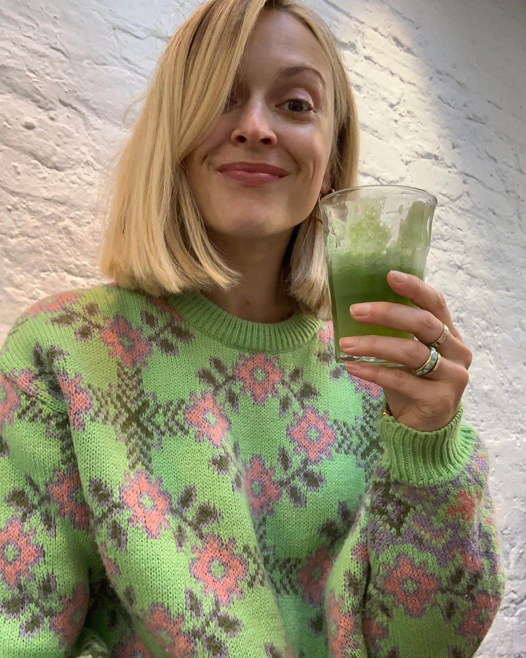 ファーン・コットンさんのインスタグラム写真 - (ファーン・コットンInstagram)「Back home. Post school run in second hand jumper number 2 from the dam 💚」9月18日 17時02分 - fearnecotton