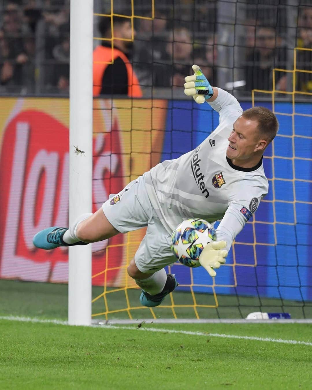 FIFAワールドカップさんのインスタグラム写真 - (FIFAワールドカップInstagram)「@mterstegen1 has now saved four of the six penalties he has faced in the @championsleague ⚽️🚫 Will the @fcbarcelona shot-stopper be crowned #TheBest FIFA Men's Goalkeeper 2019 next Monday?」9月18日 16時58分 - fifaworldcup