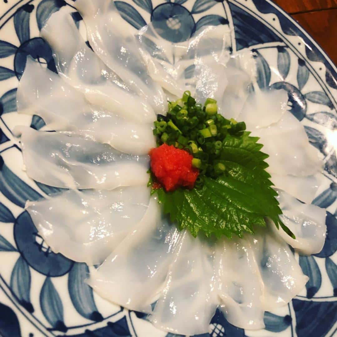 世手子さんのインスタグラム写真 - (世手子Instagram)「I got well at the Hakata Dojo in MACHIDA╰(*´︶`*)╯♡ Feel free to enjoy Kyushu cuisine（＾ν＾） Everyone,nice comments thanks（＾Ｏ＾） I appreciate your kindness)^o^( https://item.woomy.me/c/60937 #九州料理 が食べたくなって #博多道場町田店 に行ってきちゃったよ(〃ω〃) 活気付いた店内はすごくパワーが出て楽しいよ٩(๑❛ᴗ❛๑)۶ #男梅ソーダ あったっっ お通しはさつま揚げで嬉しい(*☻-☻*) 珍しい #烏賊テッサ ♪( ´θ｀) #串料理 も豊富！ #博多とり皮串 #月見だれつくね #アスパラ巻串 #豚バラしそ巻 #椎茸肉詰め串  オススメは #博多名物 やみつき #鉄鍋餃子 ∩^ω^∩ あつあつジューシー(o^^o) #さつまいものバター焼き も旬でいいねー(*´ω｀*) シメは #博多ラーメン (๑˃̵ᴗ˂̵) #九州パワー 全開やったね／(^o^)＼ #佐賀ぼうろ の #黒ごまアイスサンド (*≧∀≦*) 今日のライブもがんばるぞー！ 博多道場 町田で検索(^o^) Casting by @woomy.restaurant」9月18日 17時00分 - rojide