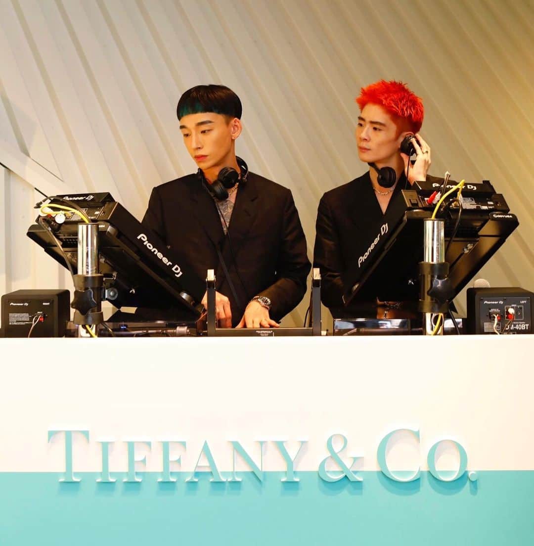 のインスタグラム：「Fashion Night Out は @tiffanyandco さんで DJでした 💍✨ ありがとうございました 😆✨ #FNO #fashionnightout #tiffany #neufneuf #vogue #voguefashionnightout」