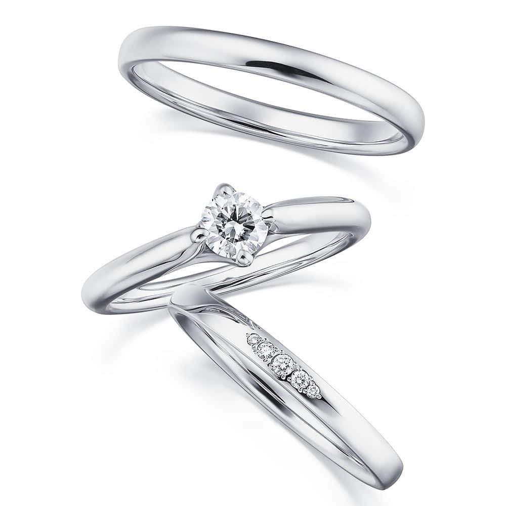 婚約・結婚指輪のI-PRIMO（アイプリモ）公式アカウントさんのインスタグラム写真 - (婚約・結婚指輪のI-PRIMO（アイプリモ）公式アカウントInstagram)「* 【ダイヤモンドとプラチナ両方の美しさを重ねて】 すっきりとしたアームがダイヤモンドを際立たせ、美しいサイドビューの『アルク』。重ねるのは、細身のフォルムと滑らかな質感でシーンを選ばず使える『ユノー』。素材の良さが引き立つセットリングです。  婚約指輪：アルク #アイプリモ_アルク 結婚指輪：ユノー #アイプリモ_ユノー * #iprimo #アイプリモ #婚約指輪 #結婚指輪 #ブライダルリング #エンゲージリング #マリッジリング #エタニティリング #プレ花嫁 #結婚準備 #婚約 #結婚 #令和婚 #2019冬婚 #2020春婚 #wedding #bridal #bridaljewelry #happywedding #rings #bridalring #marriagering #engagementring #diamond #日本中のプレ花嫁さんと繋がりたい #セットリング」9月18日 17時05分 - iprimo_official